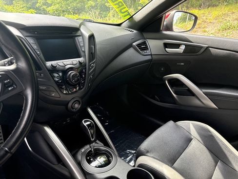 Used 2016 Hyundai Veloster Turbo FWD image 13