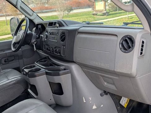 Used 2017 Ford E-450 and Econoline 450 Super Duty RWD image 24