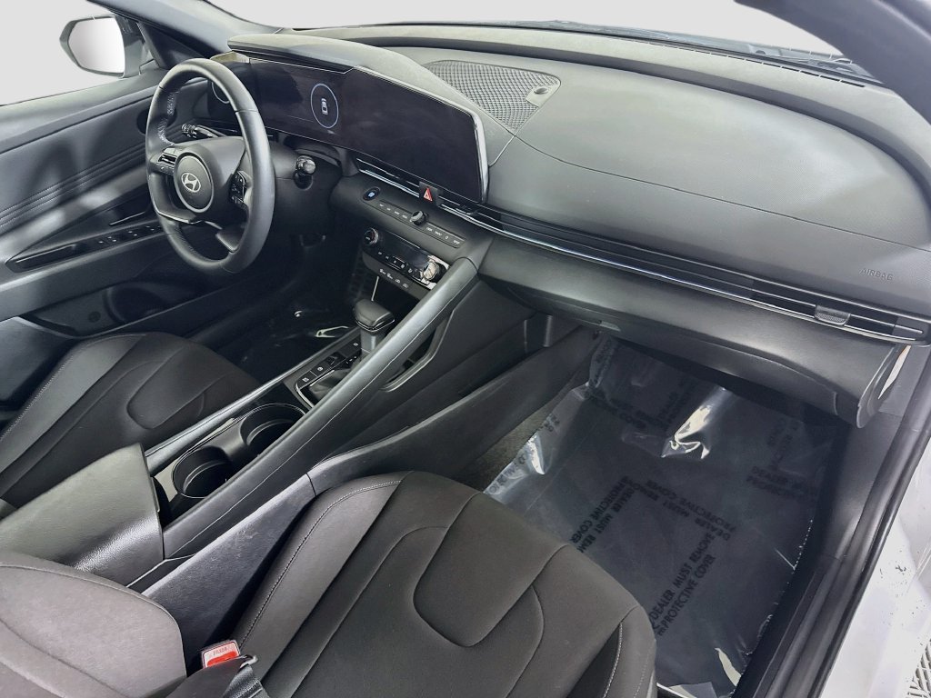 Certified 2025 Hyundai Elantra SEL FWD image 31