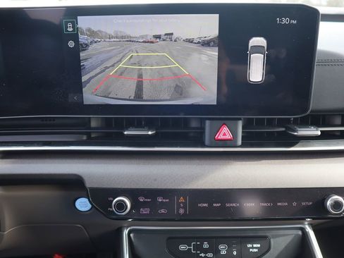 Used 2025 Kia Carnival EX image 30