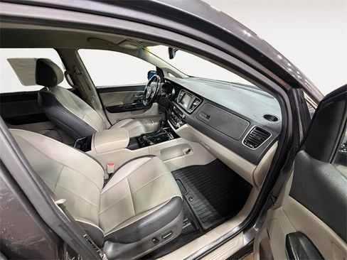 Used 2015 Kia Sedona SX image 15