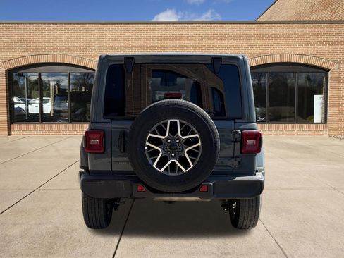 Used 2026 Jeep Wrangler Unlimited Sahara AWD/4WD image 4