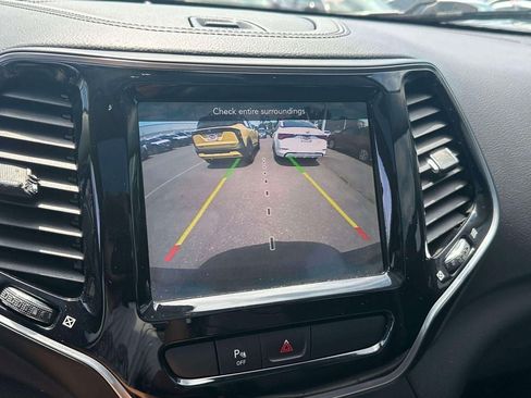 Used 2019 Jeep Cherokee Limited AWD/4WD image 30