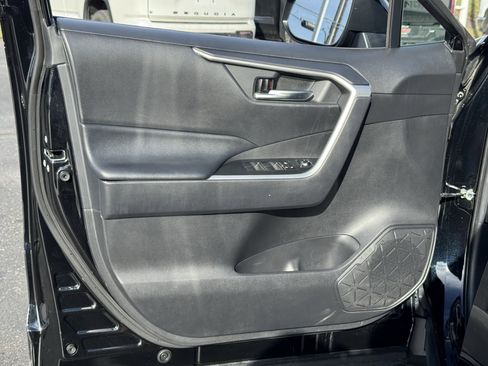 Used 2020 Toyota RAV4 XLE image 23