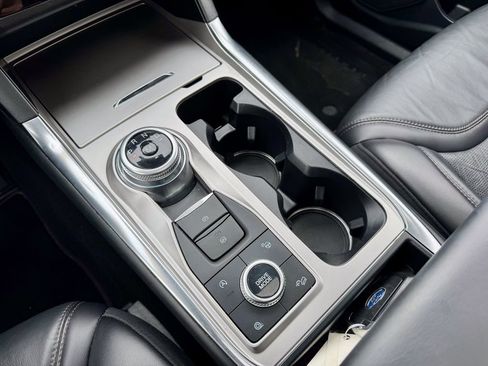 Certified 2020 Ford Explorer Platinum w/ Premium Technology Package image 24