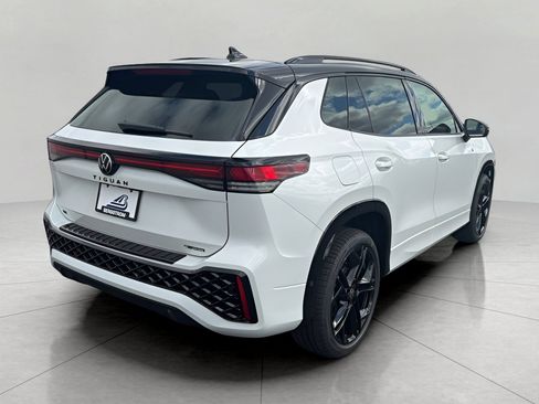 New 2026 Volkswagen Tiguan SE R-Line AWD/4WD image 7