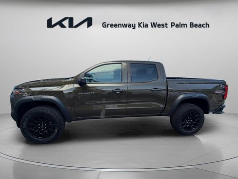 Used 2025 Chevrolet Colorado Trail Boss AWD/4WD image 4