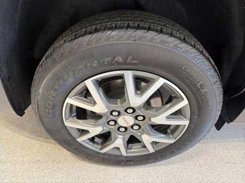 Certified 2023 GMC Acadia SLE w/ Driver Convenience Package image 7