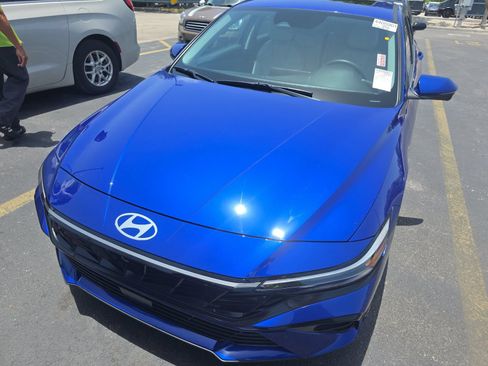 Used 2024 Hyundai Elantra Limited FWD image 2