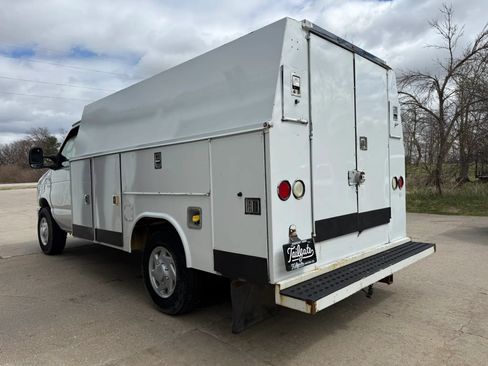 Used 2012 Ford E-350 and Econoline 350 Super Duty w/ Class I Trailer Tow Pkg RWD image 5