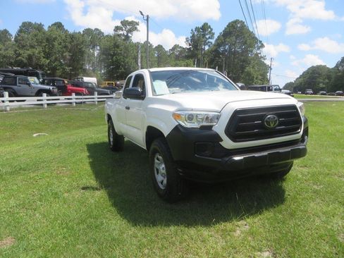 Used 2020 Toyota Tacoma SR AWD/4WD image 4