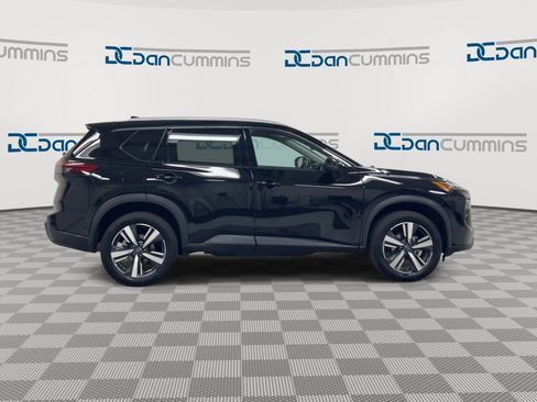 Used 2024 Nissan Rogue SL AWD/4WD image 9