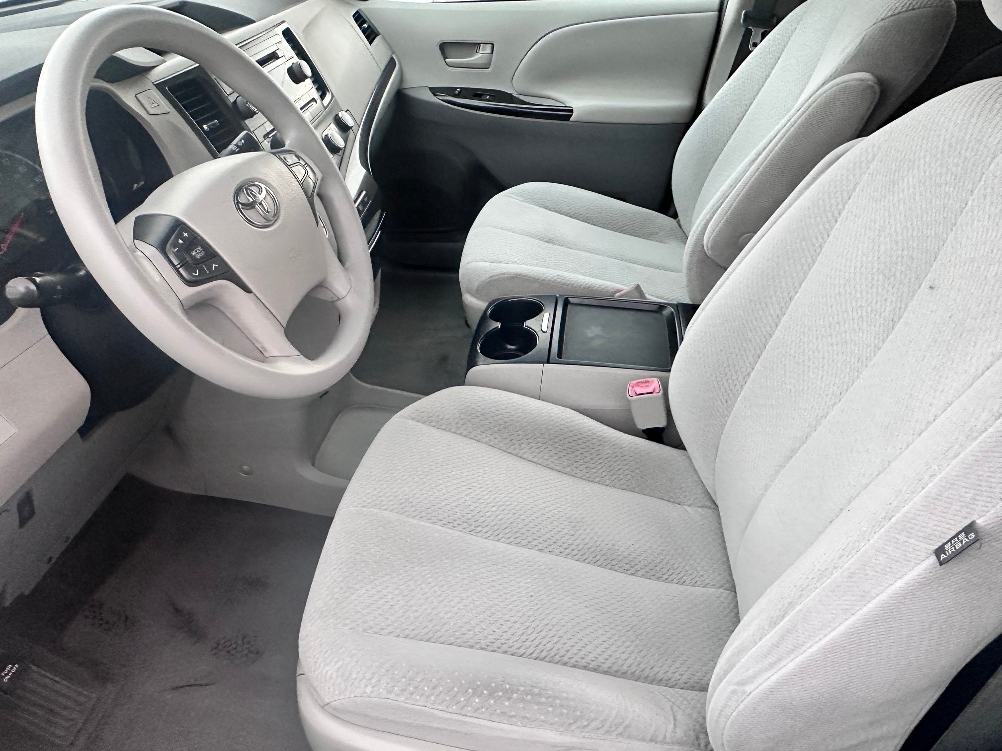 Used 2011 Toyota Sienna LE w/ Towing Pkg FWD image 5