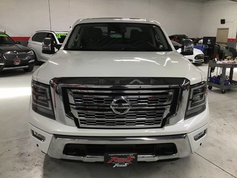 Used 2020 Nissan Titan SL w/ Moonroof Package image 2
