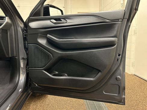 Used 2023 Jeep Grand Cherokee Altitude image 16