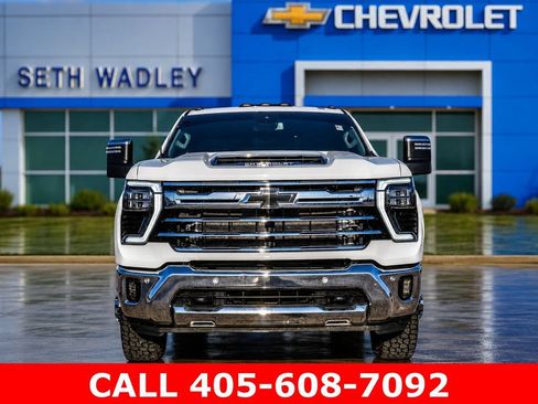 Used 2025 Chevrolet Silverado 3500 LTZ w/ LTZ Convenience Package AWD/4WD image 2