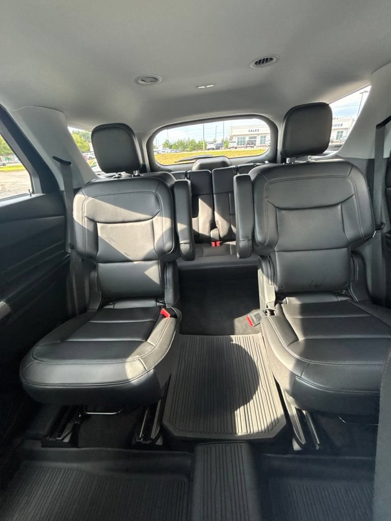 Used 2024 Ford Explorer XLT w/ Equipment Group 202A AWD/4WD image 20