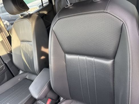 Used 2022 Volkswagen Tiguan SE image 11