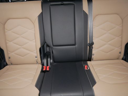 Certified 2025 Volkswagen Atlas Cross Sport SE w/ Panoramic Sunroof Package image 13