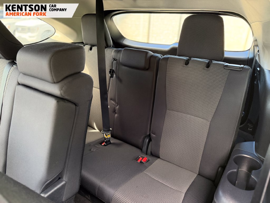 Used 2025 Toyota Highlander LE AWD/4WD image 33