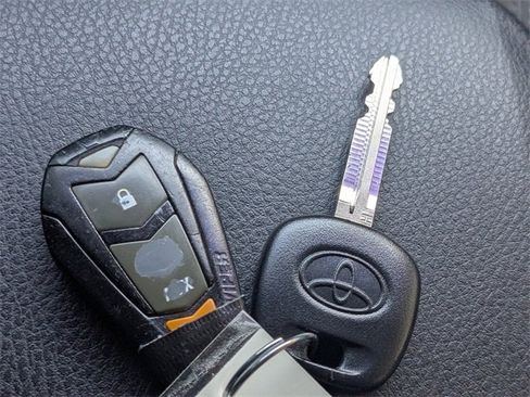 Used 2016 Toyota Tacoma SR image 29