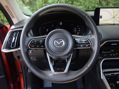 Used 2025 MAZDA CX-70 Plug-In Hybrid w/ Premium Pkg image 4