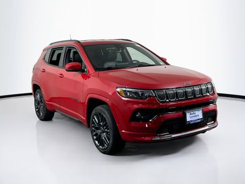 Used 2022 Jeep Compass Limited image 3