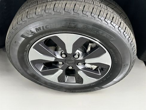 Used 2022 Jeep Grand Cherokee Limited 4xe image 11