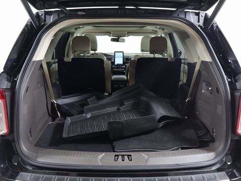 Used 2021 Ford Explorer Platinum w/ Equipment Group 601A image 16