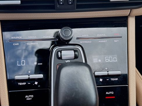 Used 2021 Porsche Cayenne AWD/4WD image 15