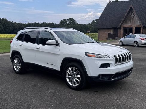 Used 2017 Jeep Cherokee Limited AWD/4WD image 2