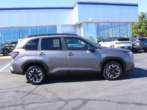 Certified 2025 Subaru Forester Premium image 2