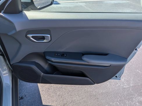 Used 2025 Kia K4 FWD image 32