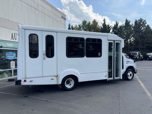 Used 2013 Ford E-350 and Econoline 350 Super Duty w/ Shuttle Bus Prep Pkg RWD image 8