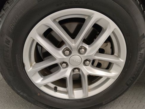 Used 2023 Jeep Grand Cherokee L Laredo image 31