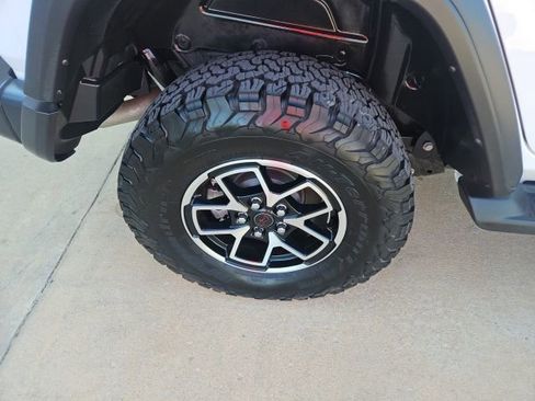 Used 2024 Jeep Wrangler Unlimited Rubicon w/ Convenience Group image 10