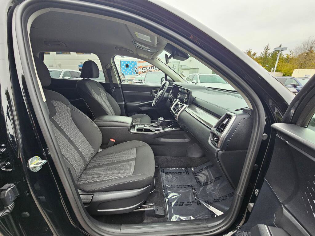 Used 2023 Kia Sorento LX AWD/4WD image 12