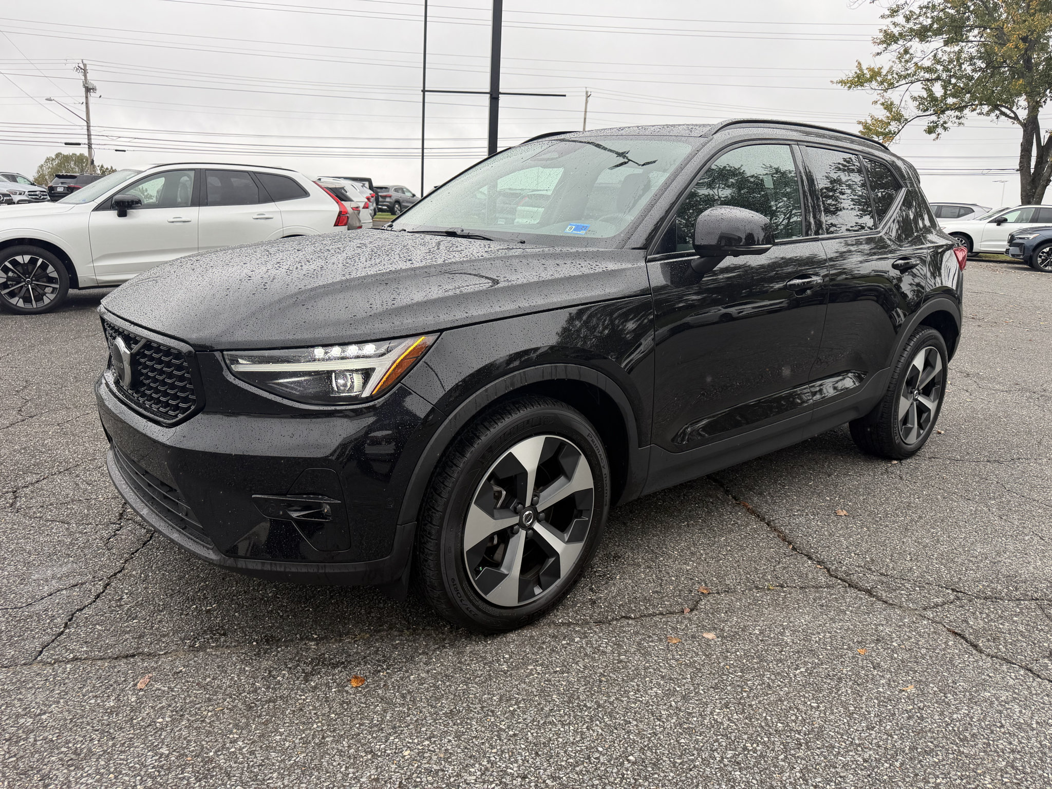 Used 2026 Volvo XC40 B5 Plus AWD/4WD image 4