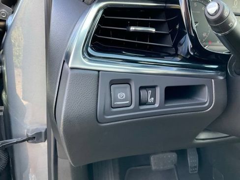 Used 2024 Cadillac XT6 Luxury FWD image 10
