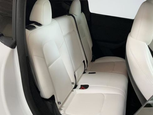 Used 2024 Tesla Model Y Long Range RWD image 20