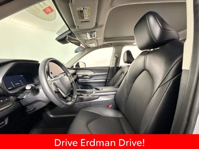 Used 2024 Toyota Grand Highlander AWD image 6
