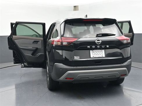 Used 2023 Nissan Rogue S image 47
