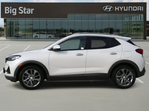 Used 2021 Buick Encore GX Essence w/ Advanced Technology Package image 2