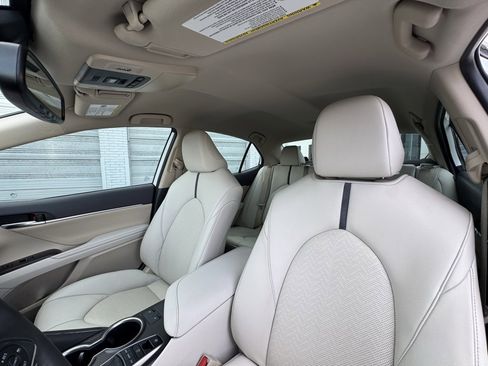 Used 2022 Toyota Camry XLE image 13