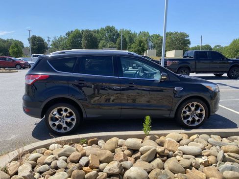Used 2014 Ford Escape Titanium w/ Equipment Group 401A FWD image 8