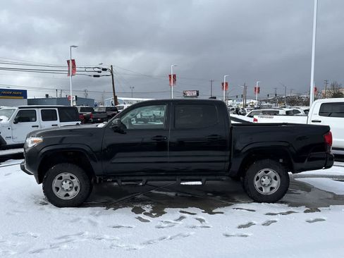 Used 2022 Toyota Tacoma SR image 2
