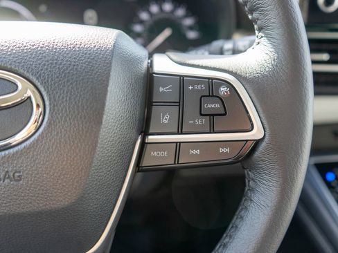Used 2025 Toyota Sienna XLE w/ XLE Plus Package AWD/4WD image 22