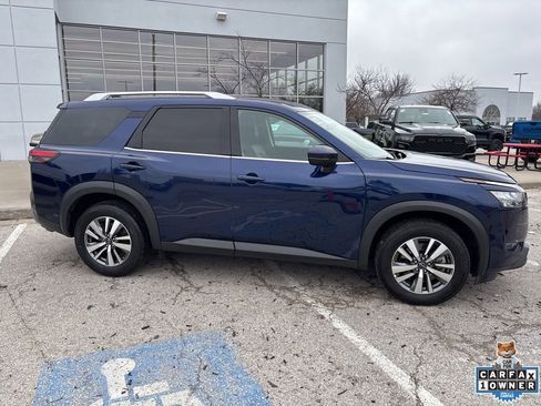 Used 2025 Nissan Pathfinder SL FWD image 37