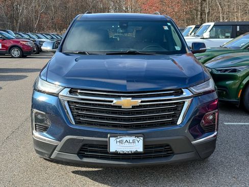 Used 2023 Chevrolet Traverse LT image 2