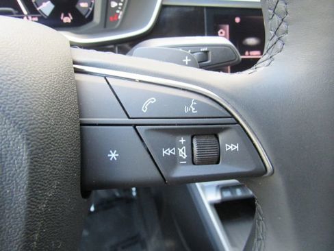 Used 2024 Audi Q3 2.0T Premium w/ Convenience Package image 38